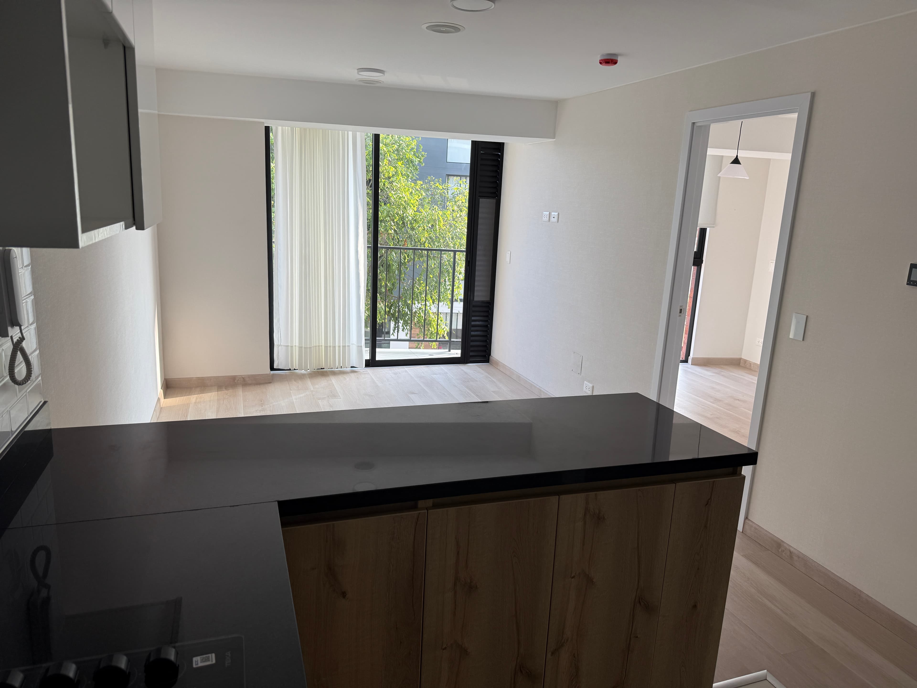 Sala con vista al balcón