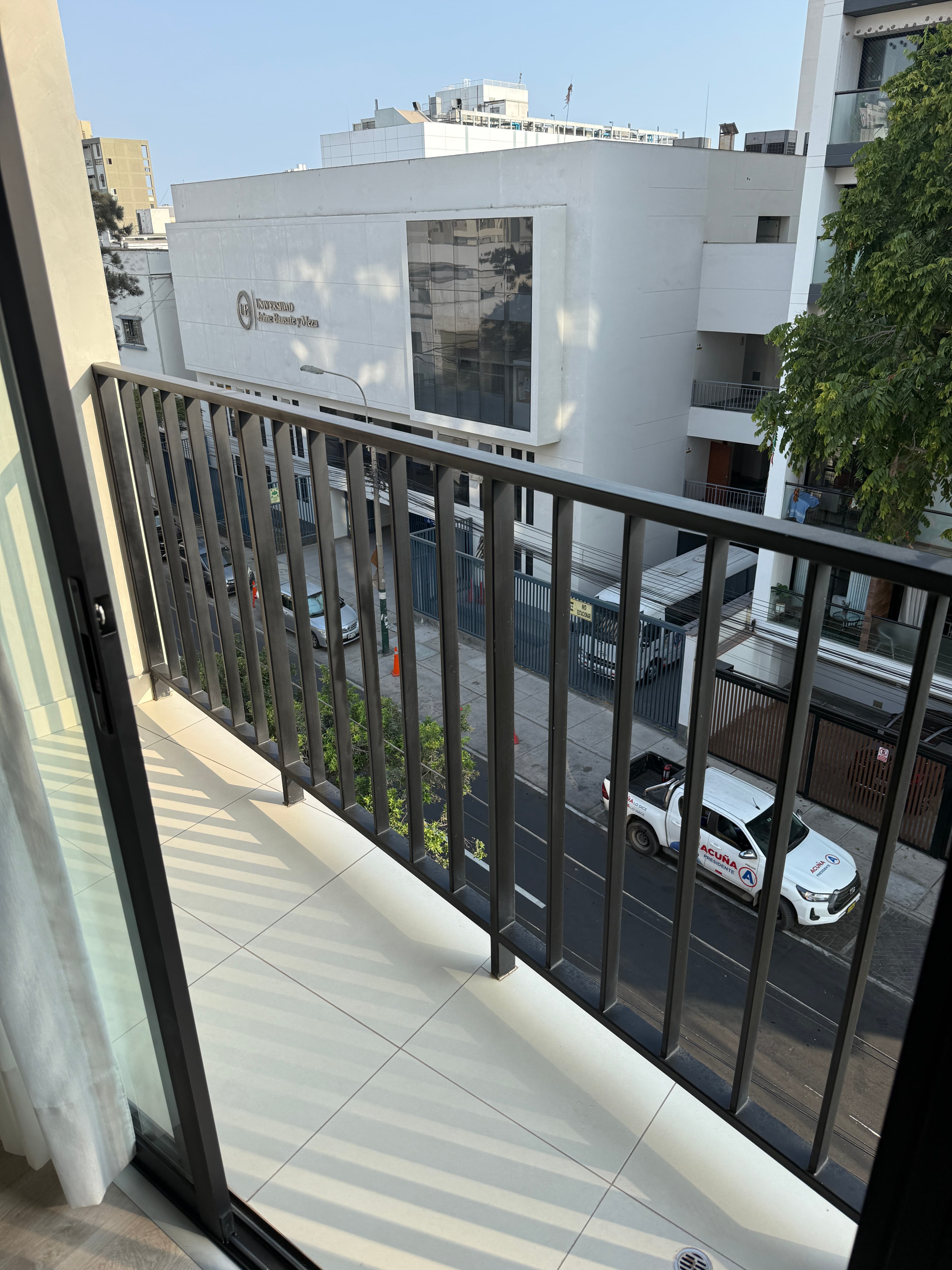 Balcón con vista a la calle